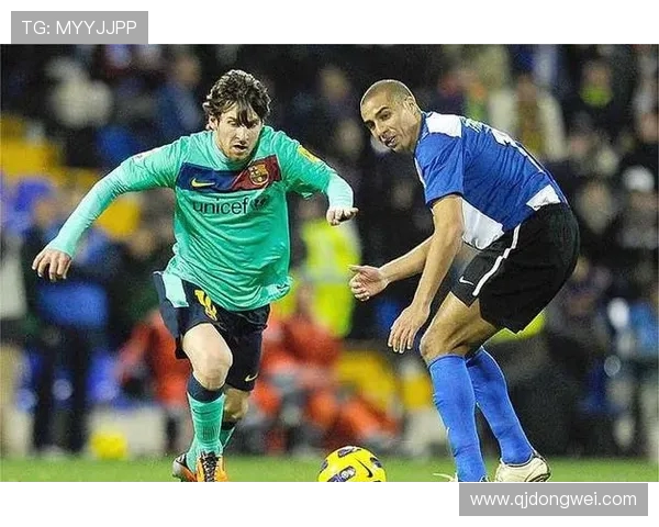 特雷泽盖与梅西同框合影致敬足球历史无可争议的第一人梅西